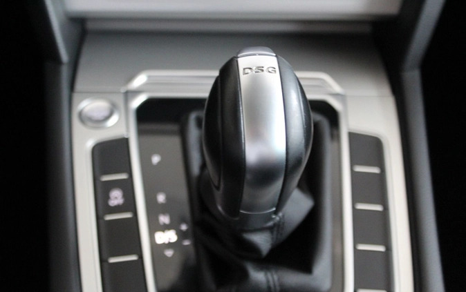 Volkswagen Passat cena 66900 przebieg: 187913, rok produkcji 2019 z Ostroróg małe 379